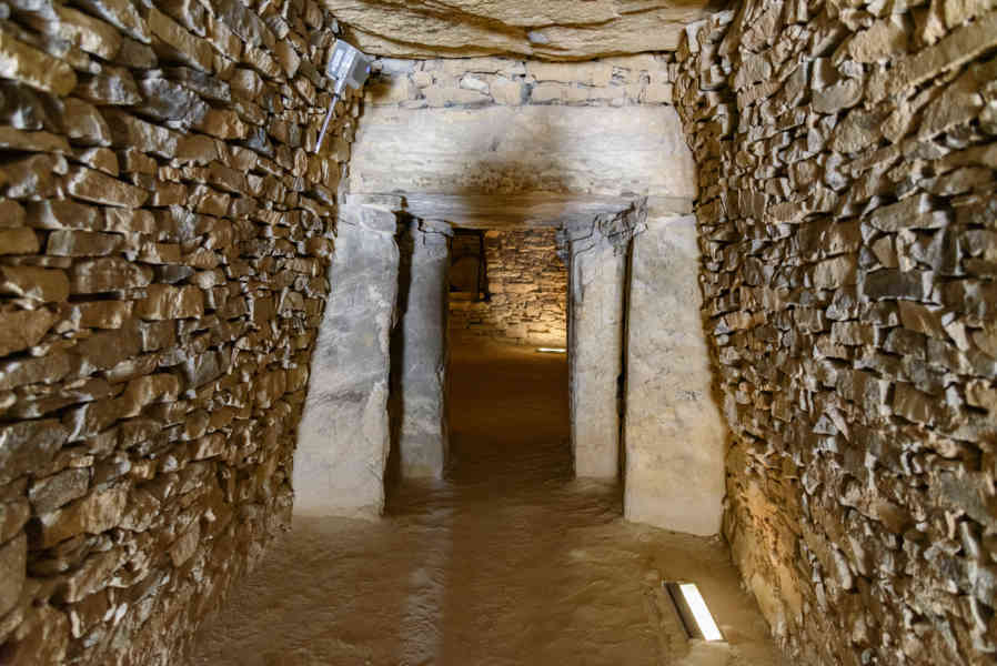 Málaga - Antequera 55 - Dólmenes de Antequera - Dolmen El Romeral.jpg